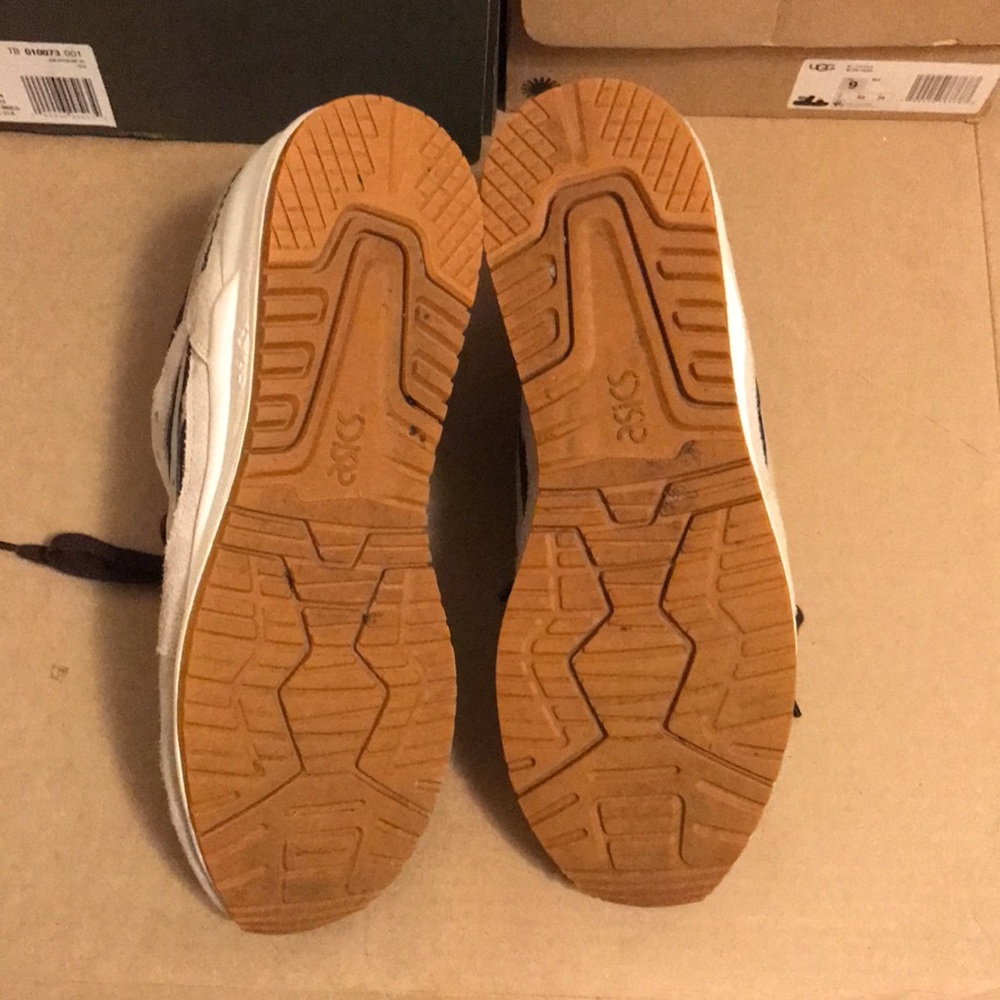 ASICS - Picture 4 of 7